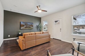 Smart TV, ping pong - Stylish Oasis in Dallas w/ Free Parking|Ping-Pong (Dallas)