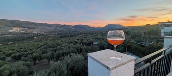 Escape & relaxation in the real Spain!
Amazing mountain vistas, pool with views