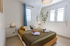 2 bedrooms, iron/ironing board, WiFi, bed sheets