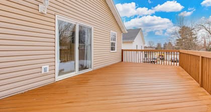 Comfort Awaits at Cozy Get Away - Dog Friendly - 3BD / 2BA + Living Spaces