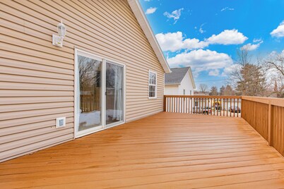 Comfort Awaits at Cozy Get Away - Dog Friendly - 3BD / 2BA + Living Spaces