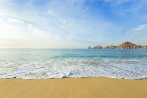 Chaises longues, serviettes de plage