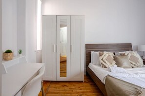 3 bedrooms, desk, iron/ironing board, free WiFi