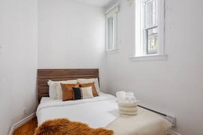 3 bedrooms, desk, iron/ironing board, free WiFi - Premium Location | Stylish 3BR downtown Montreal (Montréal)