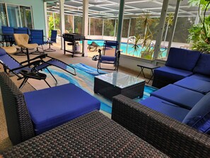 Terrace/patio - Free Huge Heated Pool, Spacious, Comfy Beachy Vibes! (Largo)
