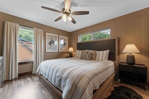 2 bedrooms, iron/ironing board, free WiFi, bed sheets - Cabin with Pond View, Private Hot Tub, Indoor Pools & Free Attraction Tickets (Hollister)