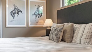 2 bedrooms, iron/ironing board, WiFi (free), bed sheets