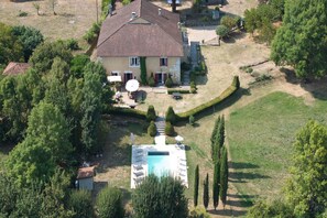 Exterior - Holiday Home – Large Bastide in Chapdeuil, Heated Pool & Comfort for 16 Guests (Chapdeuil)