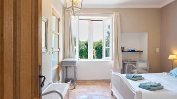 7 chambres, fer et planche Ă repasser, Wi-Fi gratuit, draps fournis