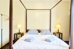 7 bedrooms, iron/ironing board, free WiFi, bed sheets