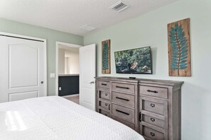 8 bedrooms, desk, iron/ironing board, travel cot - Stylish Orlando Resort Home w Private Pool (Kissimmee)