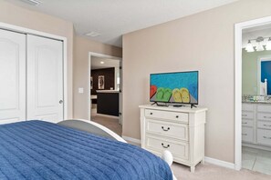 8 bedrooms, desk, iron/ironing board, travel cot