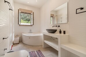 Dusche, Haartrockner, Handtücher