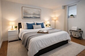 2 habitaciones, escritorio y tabla de planchar con plancha 