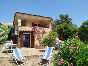 Exterior - Villa 'Vista Mare Cala Ginepro' with Sea View, Private Terrace and Air Conditioning (Punta Molara)