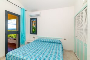 3 bedrooms, bed sheets - Villa 'Vista Mare Cala Ginepro' with Sea View, Private Terrace and Air Conditioning (Punta Molara)