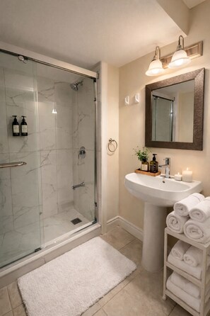 Hårtørrer, håndklæder