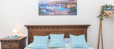 2 عدّة غرف نوم وملاءات أسرّة