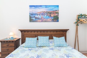 2 bedrooms, bed sheets