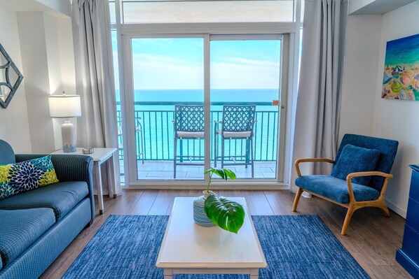 Smart TV - Beautiful Renovated 2 Bedroom Condo with Direct Ocean Views! Paradise 1907 (Myrtle Beach)