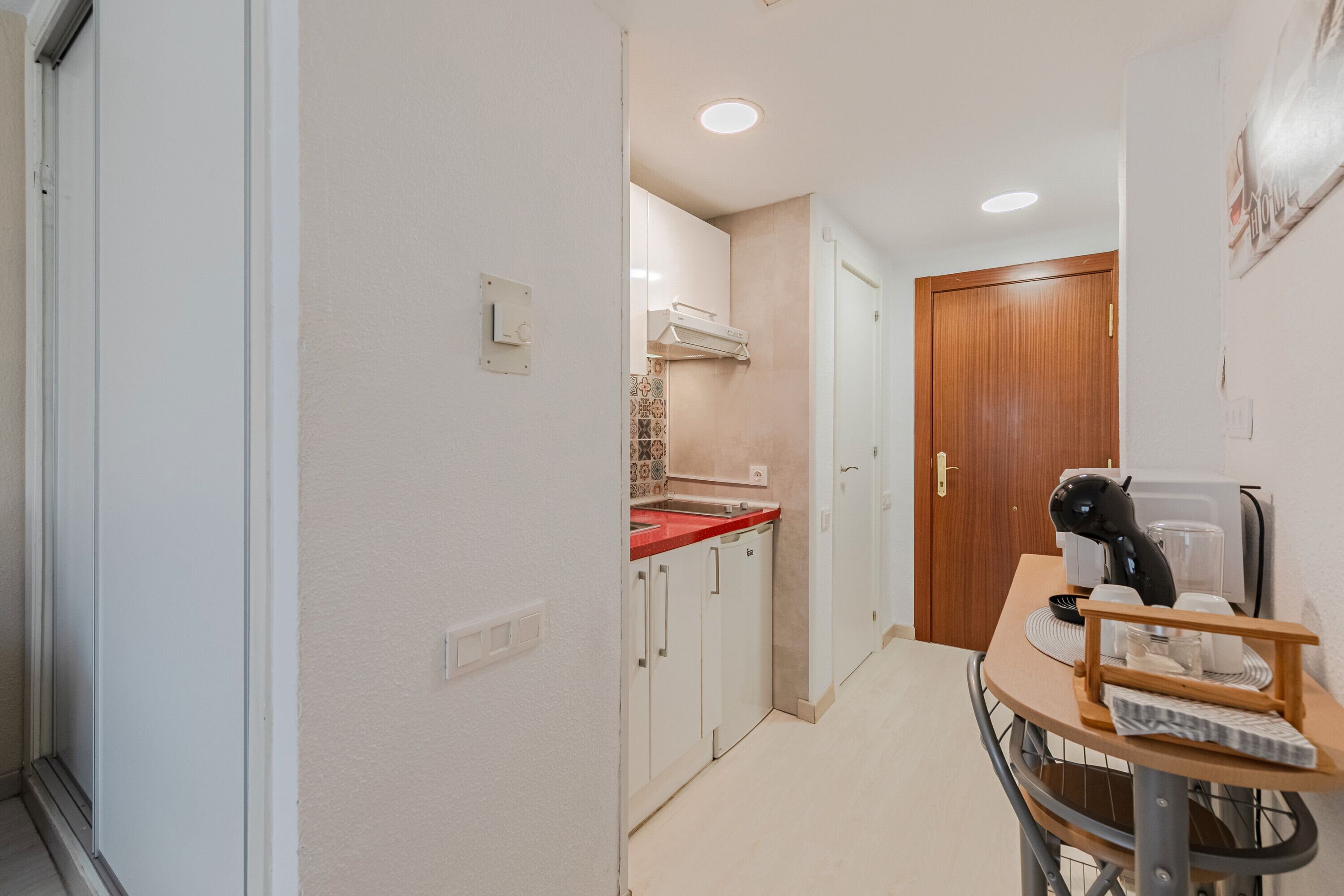 炉灶、茶具/咖啡用具、电热水壶、烤面包机