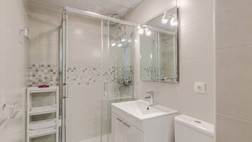 Shower, towels
