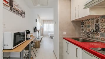 Stovetop, coffee/tea maker, electric kettle, toaster