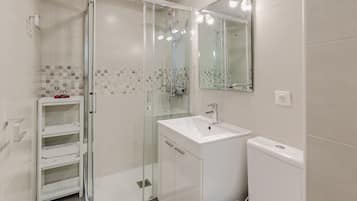 Shower, towels