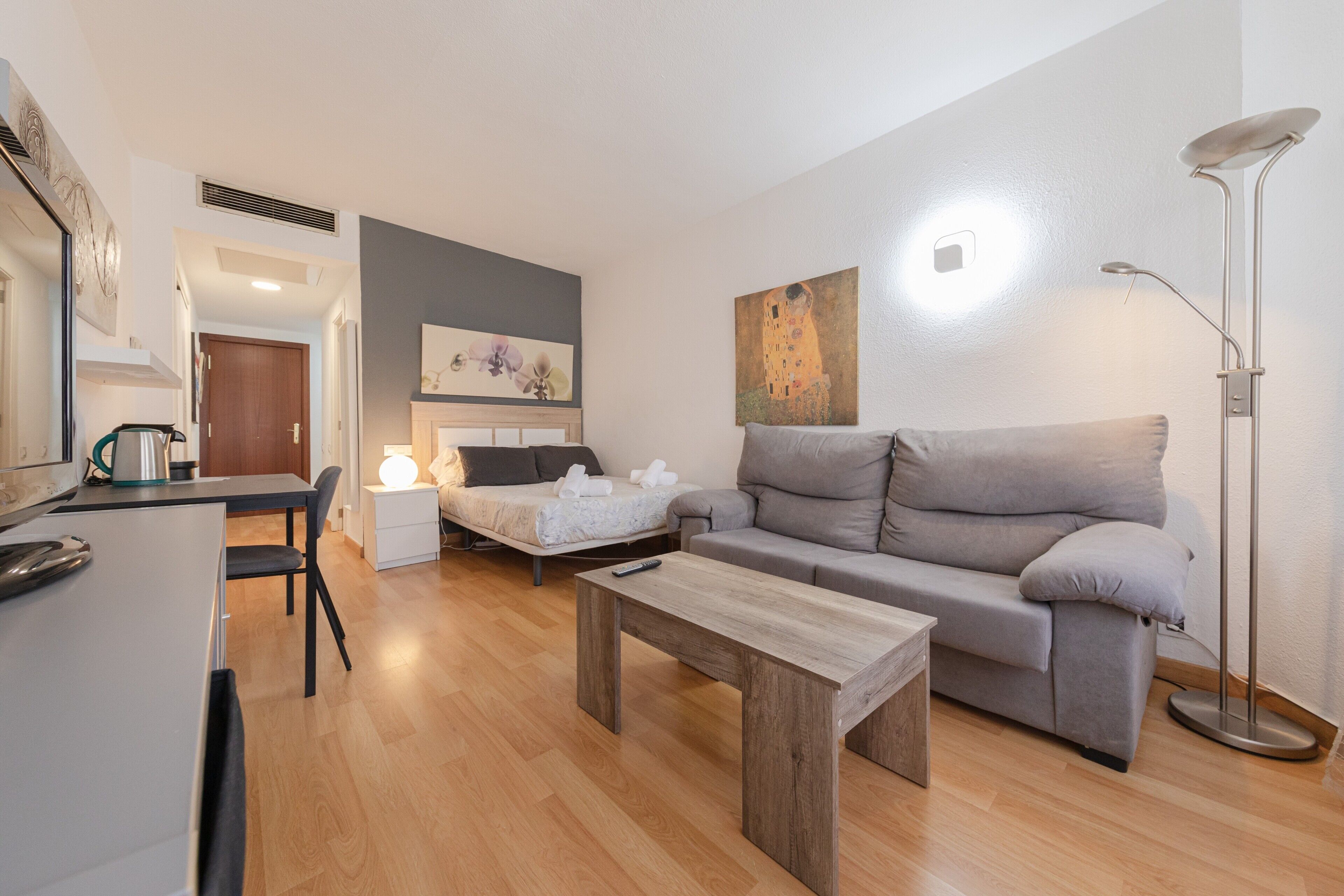 1 habitación, tabla de planchar con plancha, wifi gratis y ropa de cama 
