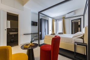 1 bedroom, iron/ironing board, free WiFi, bed sheets - Room 'Bengala' with Shared Garden, Wi-Fi and Air Conditioning (Brolo)