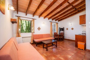 TV - Country House 'Patró' with Mountain View, Private Pool and Wi-Fi (Manacor)
