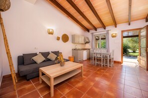 TV - Country House 'Patró' with Mountain View, Private Pool and Wi-Fi (Manacor)