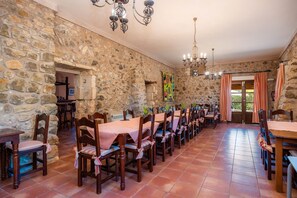 تناول الطعا م