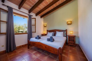 8 bedrooms, free WiFi, bed sheets - Country House 'Patró' with Mountain View, Private Pool and Wi-Fi (Manacor)