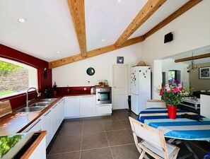 Frigorifero, microonde, forno, lavastoviglie