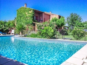 Pool - Courthézon near Avignon, holiday villa, swimming pool, beautiful park. (COURTHEZON)