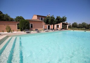 Pool - Exceptional landhouse, not overlooked, large pool, Noves, Alpilles, pets allowed (2). (NOVES)