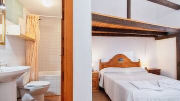 5 bedrooms, iron/ironing board, free WiFi, bed sheets