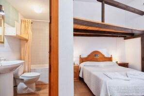 5 Schlafzimmer, Bügeleisen/Bügelbrett, kostenloses WLAN, Bettwäsche