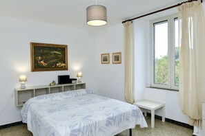 1 slaapkamer, een strijkplank/strijkijzer, wifi, beddengoed