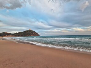 بالقرب من الشاطئ