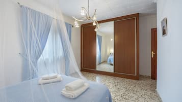 3 slaapkamers, een strijkplank/strijkijzer, beddengoed