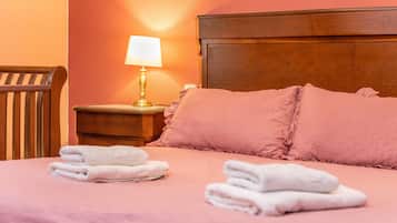 3 bedrooms, iron/ironing board, bed sheets