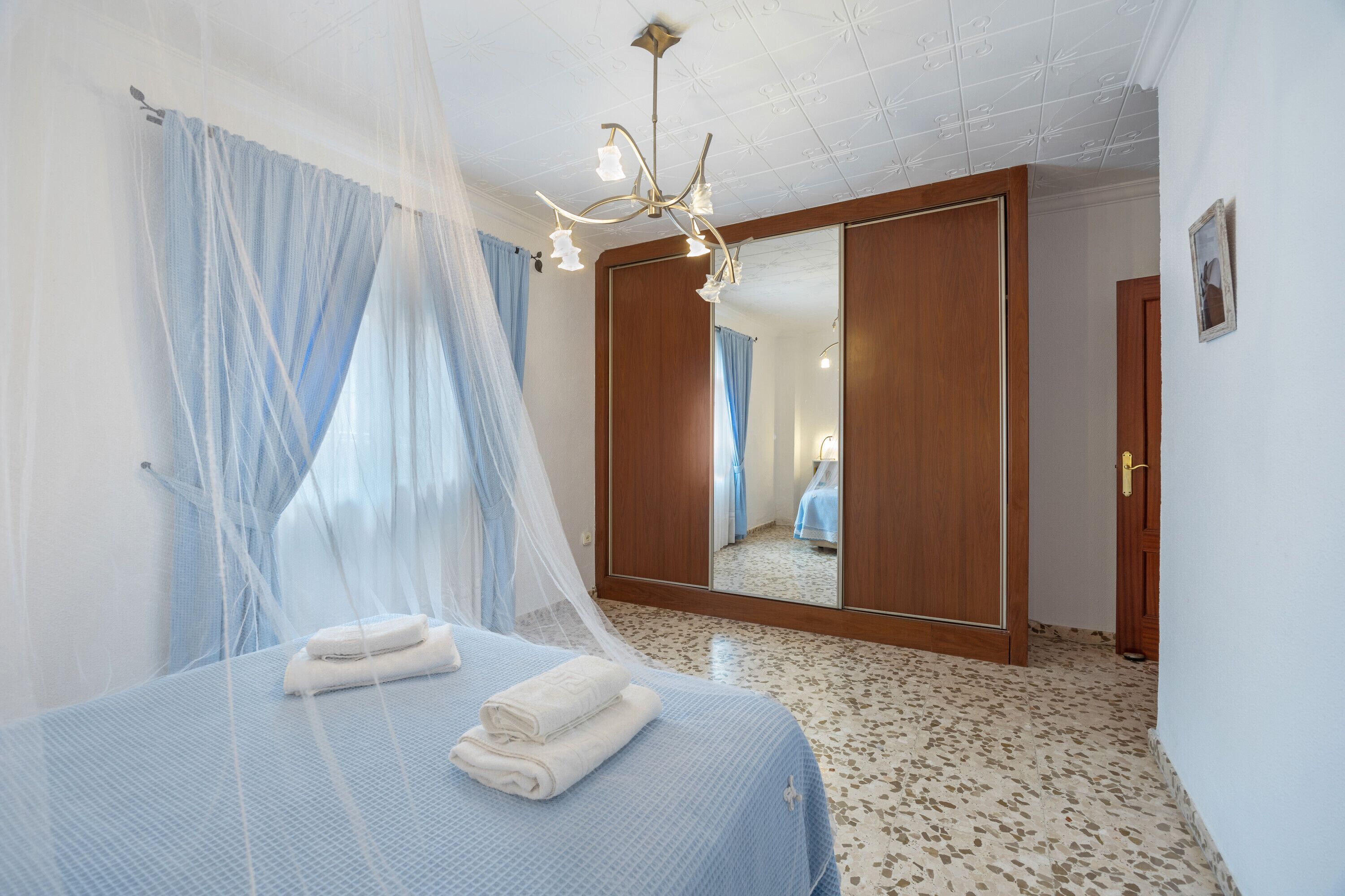 3 soverom, strykejern/-brett og sengetøy