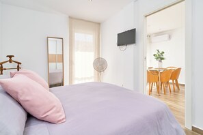 2 slaapkamers, een strijkplank/strijkijzer, gratis wifi, beddengoed