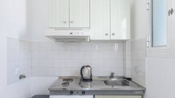 Réfrigérateur, plaque de cuisson, cafetiÚre/bouilloire