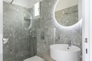 تجهيزات دش، مجففات شعر، مناشف