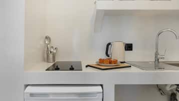 Réfrigérateur, plaque de cuisson, cafetiÚre/bouilloire