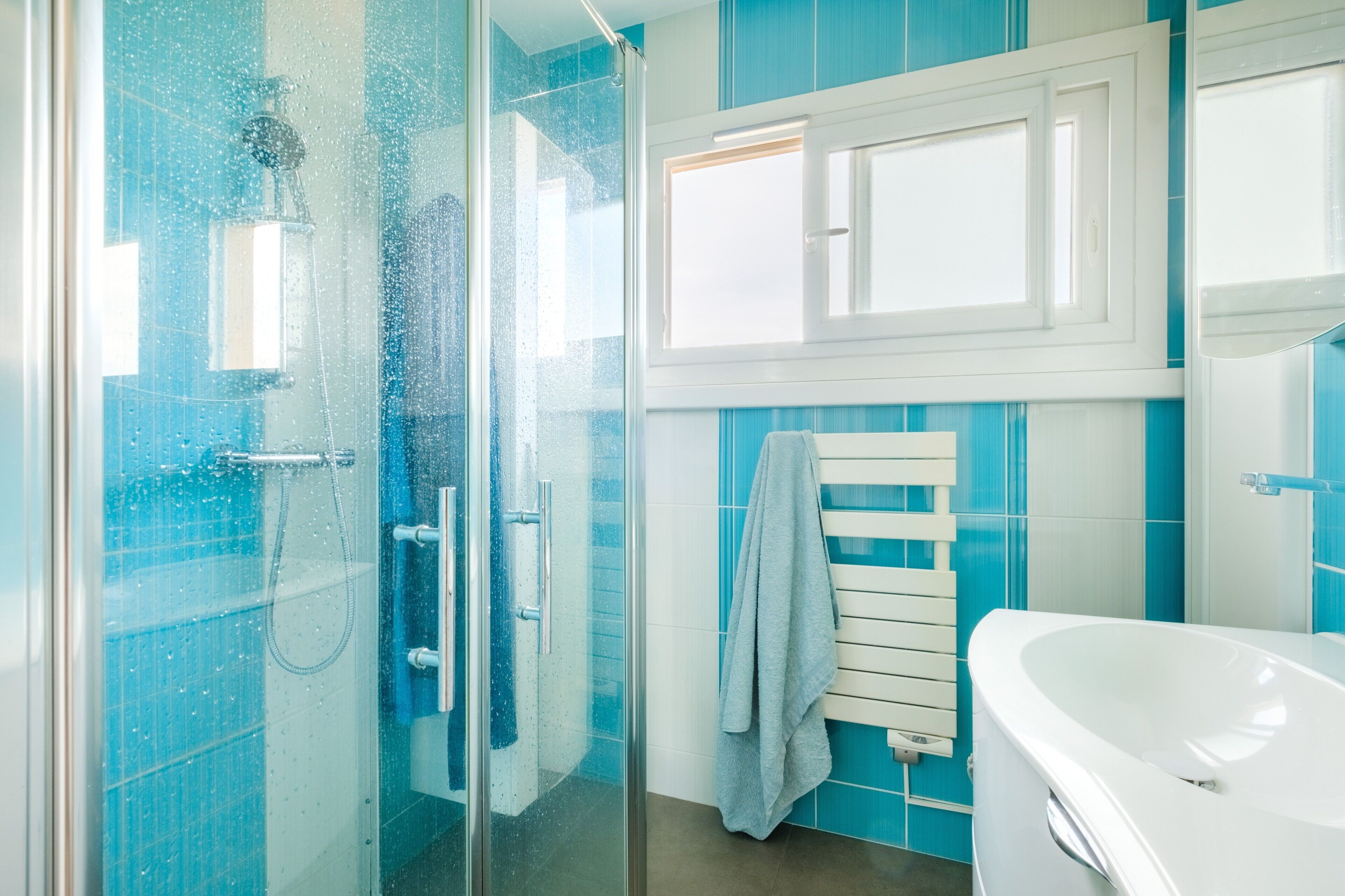 Douche, serviettes fournies