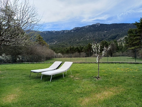 Villa 'La Myreclose' with Mountain View, Private Terrace and Wi-Fi